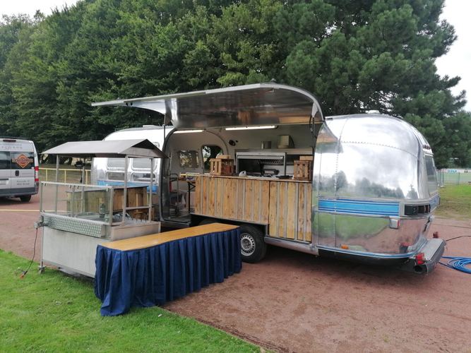 Block's Ratskeller Foodtruck – Airstream-Catering für Events, Stadtfeste und Firmenfeiern